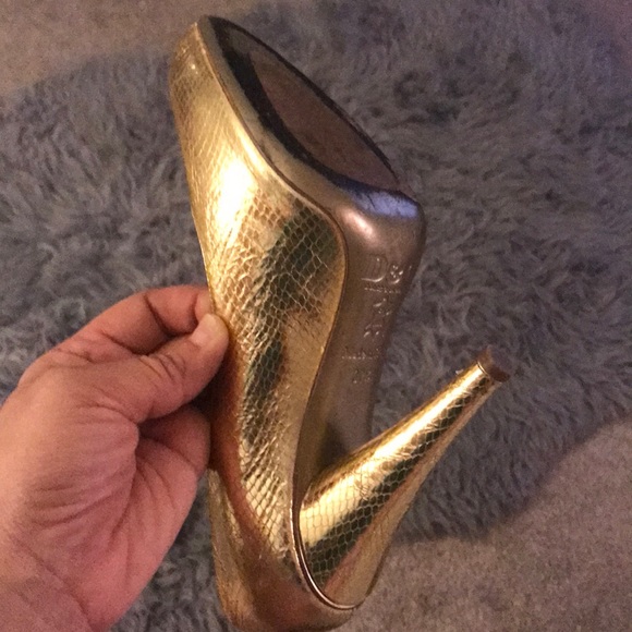 Authentic D&G gold metallic heels. Size 37.5 - Picture 4 of 8